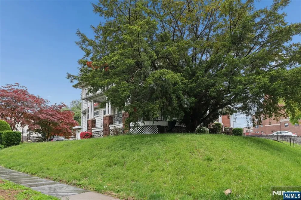 139 Aycrigg Avenue Passaic, NJ 07055