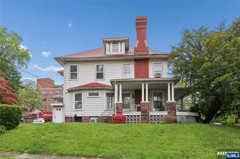 139 Aycrigg Avenue Passaic, NJ 07055