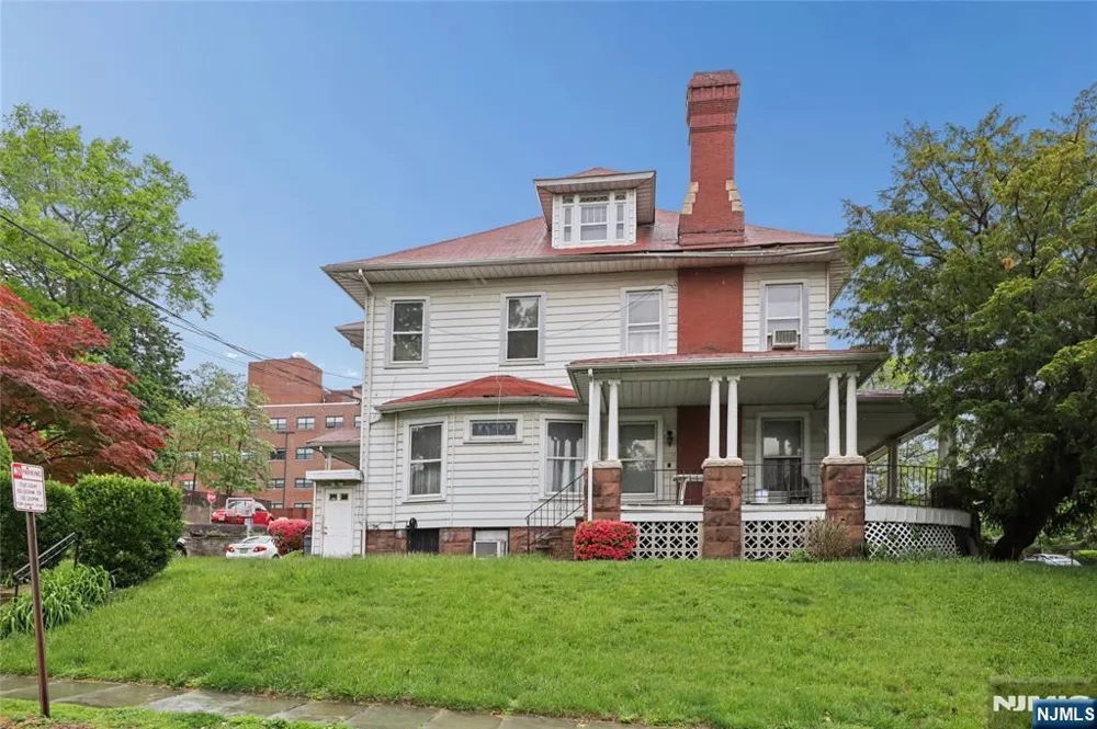 139 Aycrigg Avenue Passaic, NJ 07055