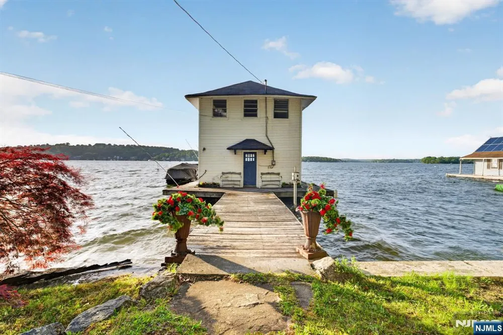 501 Windemere Avenue Mount Arlington, NJ 07856