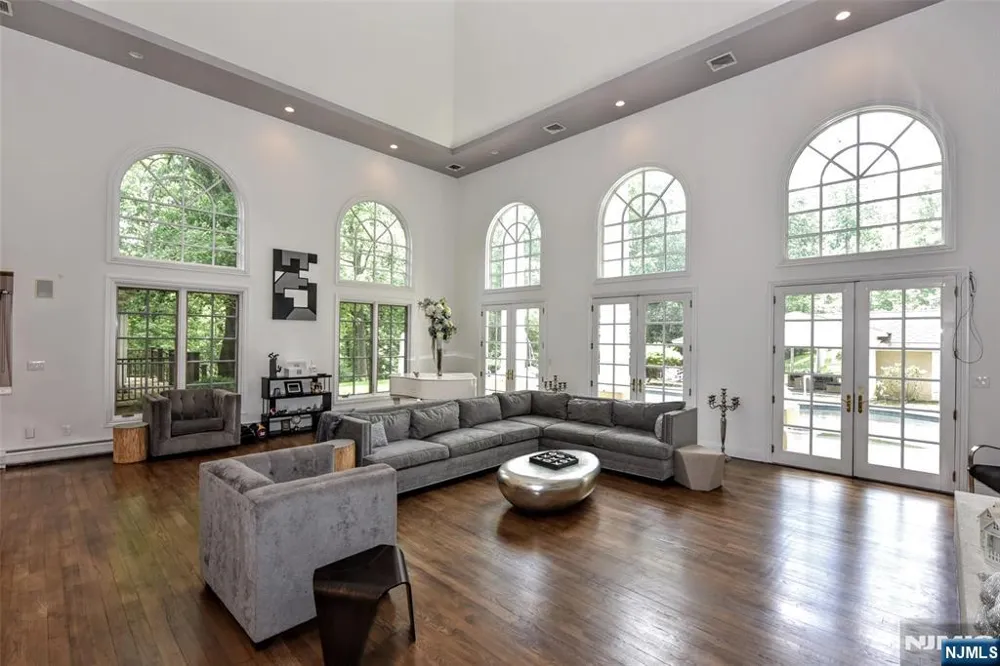 24 WILDWOOD Road Saddle River, NJ 07458
