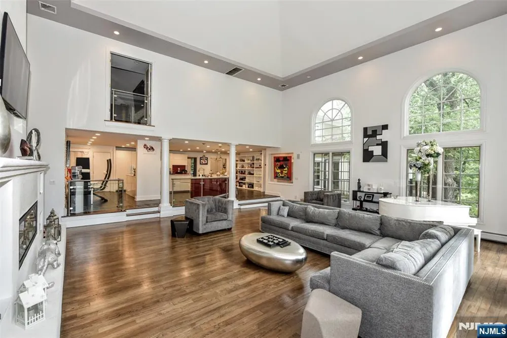 24 WILDWOOD Road Saddle River, NJ 07458
