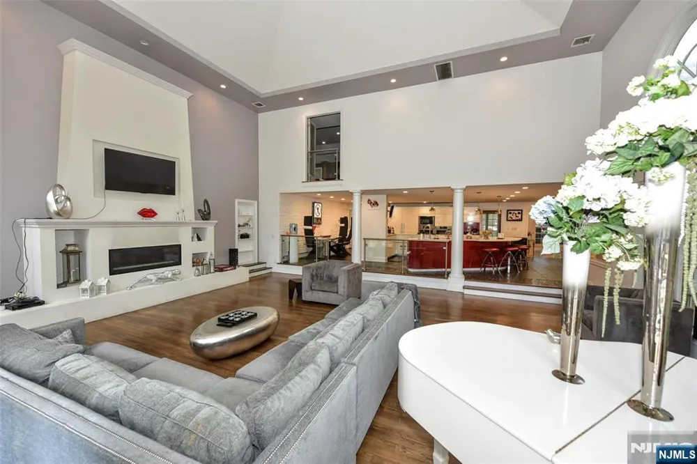 24 WILDWOOD Road Saddle River, NJ 07458
