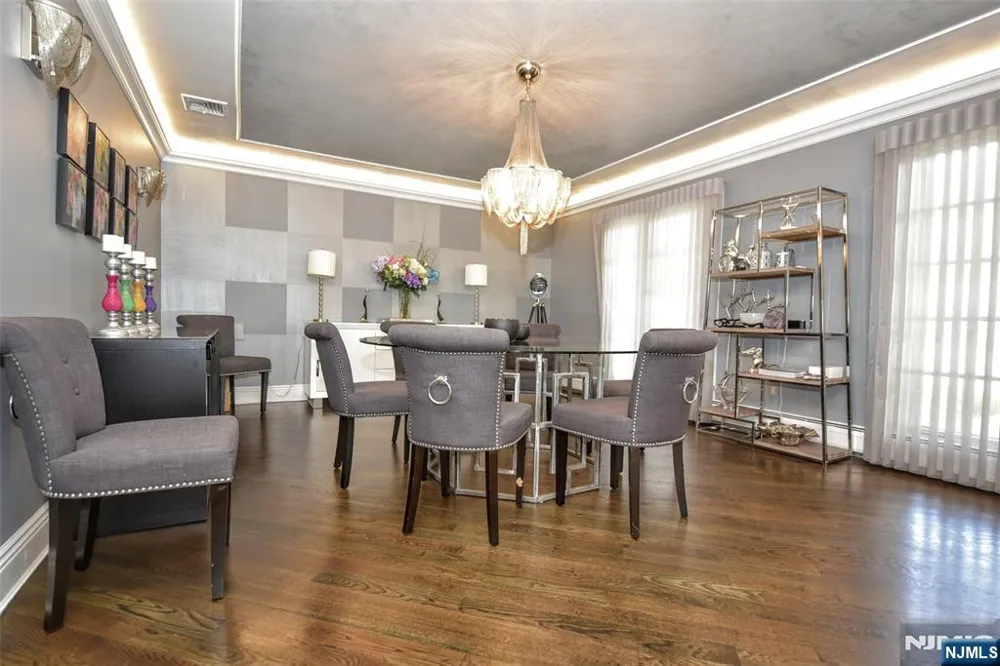 24 WILDWOOD Road Saddle River, NJ 07458