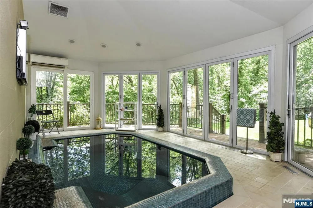 24 WILDWOOD Road Saddle River, NJ 07458