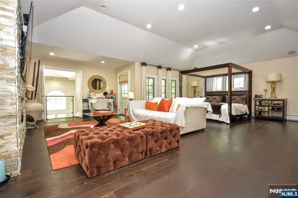 24 WILDWOOD Road Saddle River, NJ 07458