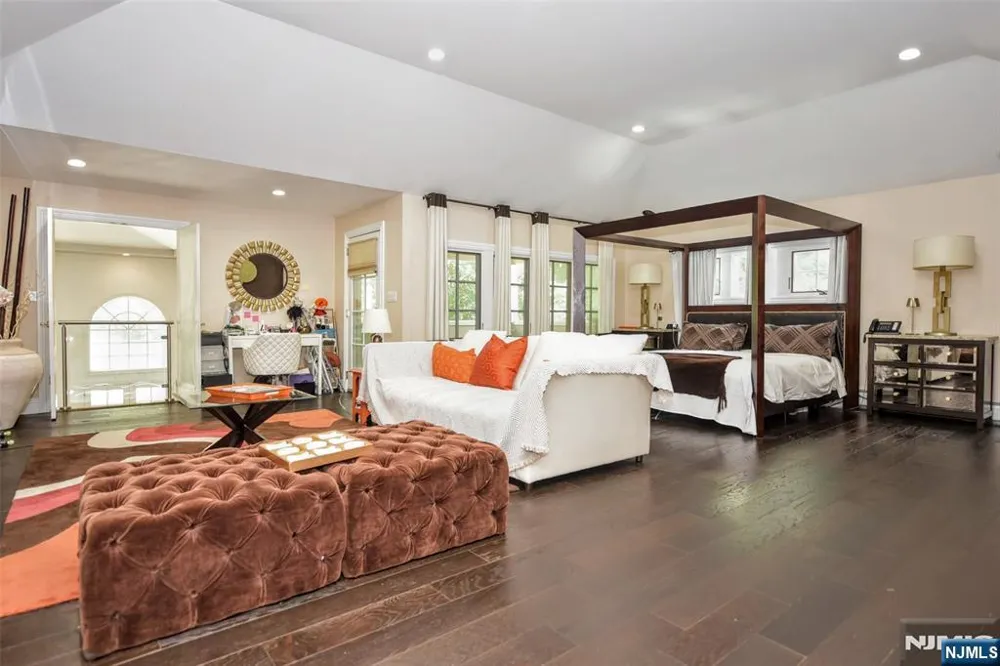 24 WILDWOOD Road Saddle River, NJ 07458