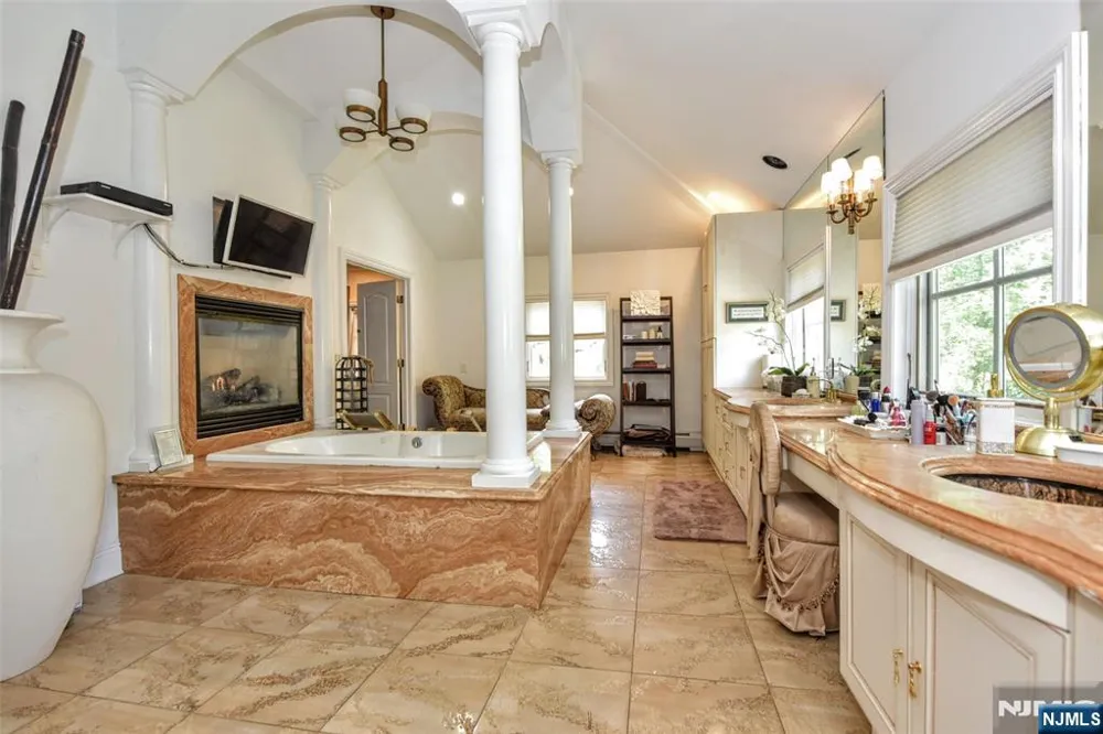 24 WILDWOOD Road Saddle River, NJ 07458