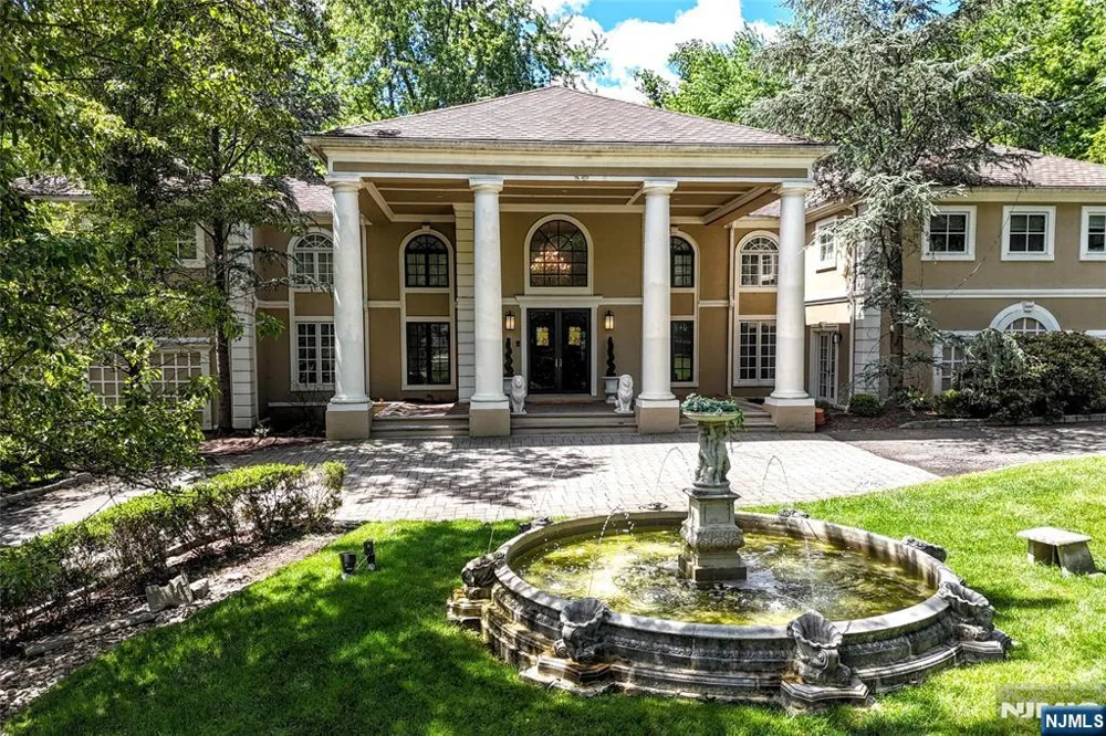 24 WILDWOOD Road Saddle River, NJ 07458