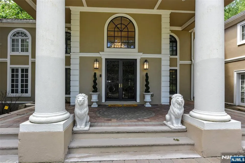 24 WILDWOOD Road Saddle River, NJ 07458