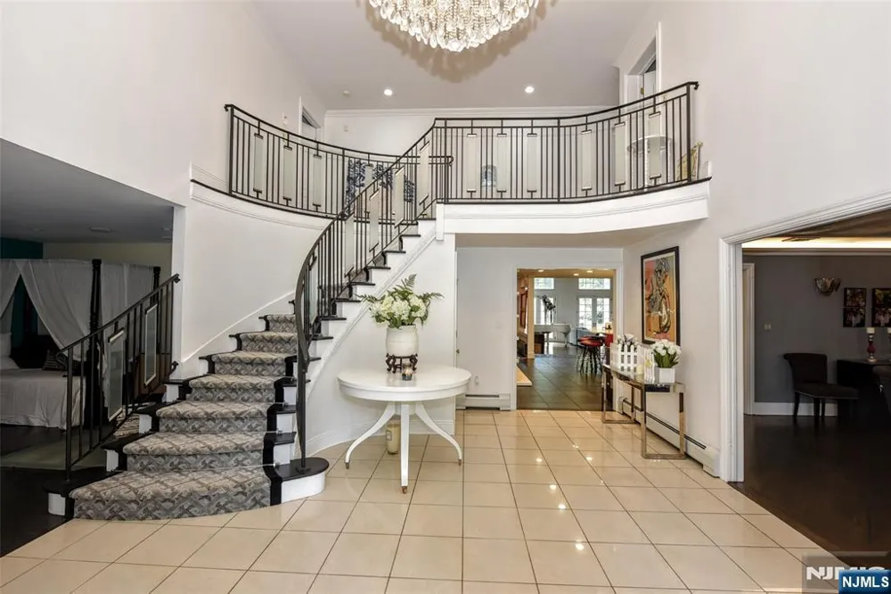 24 WILDWOOD Road Saddle River, NJ 07458