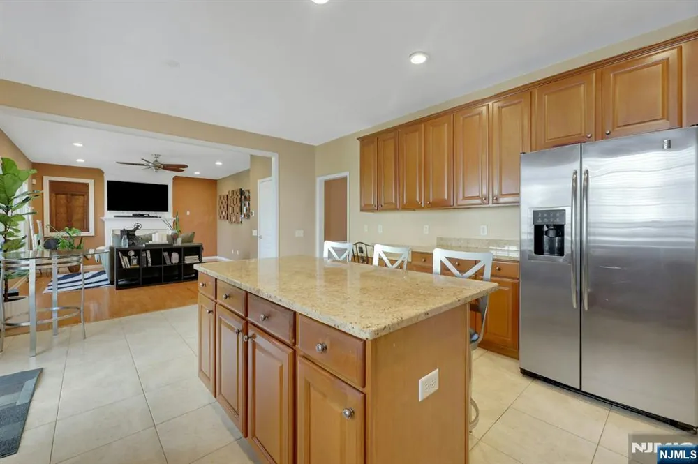 81 Lafayette Circle Totowa, NJ 07512