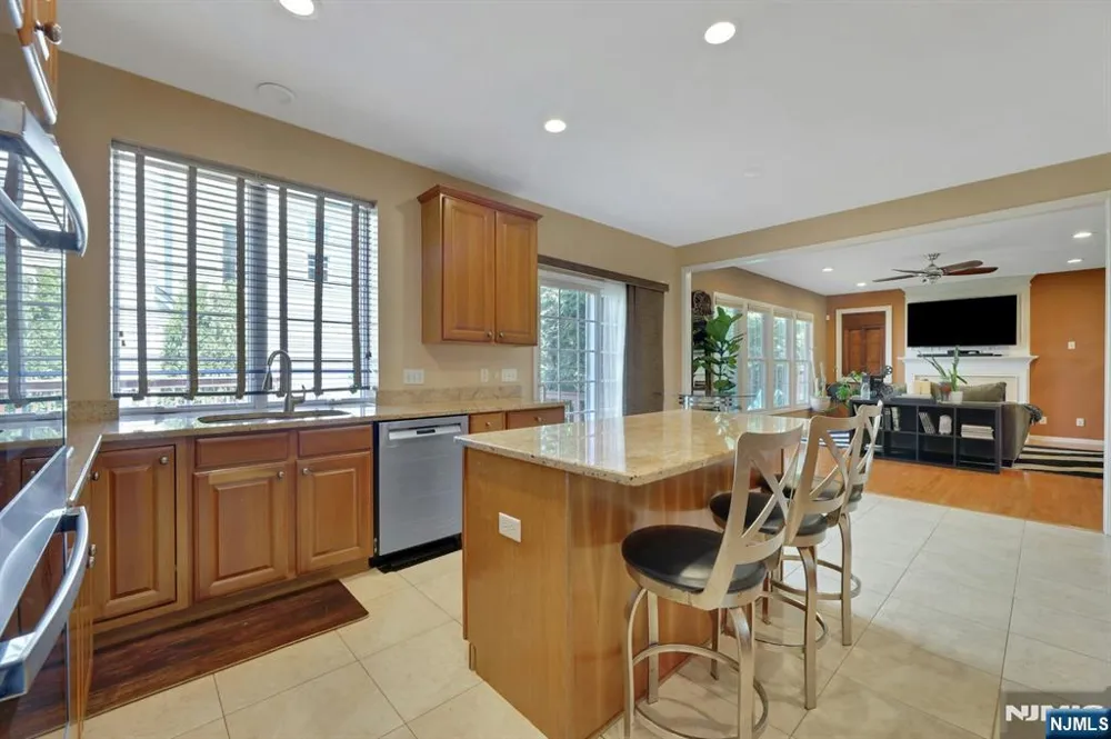 81 Lafayette Circle Totowa, NJ 07512