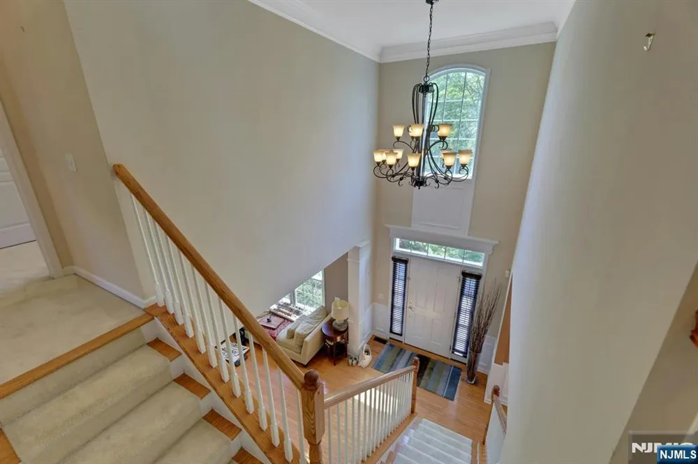 81 Lafayette Circle Totowa, NJ 07512