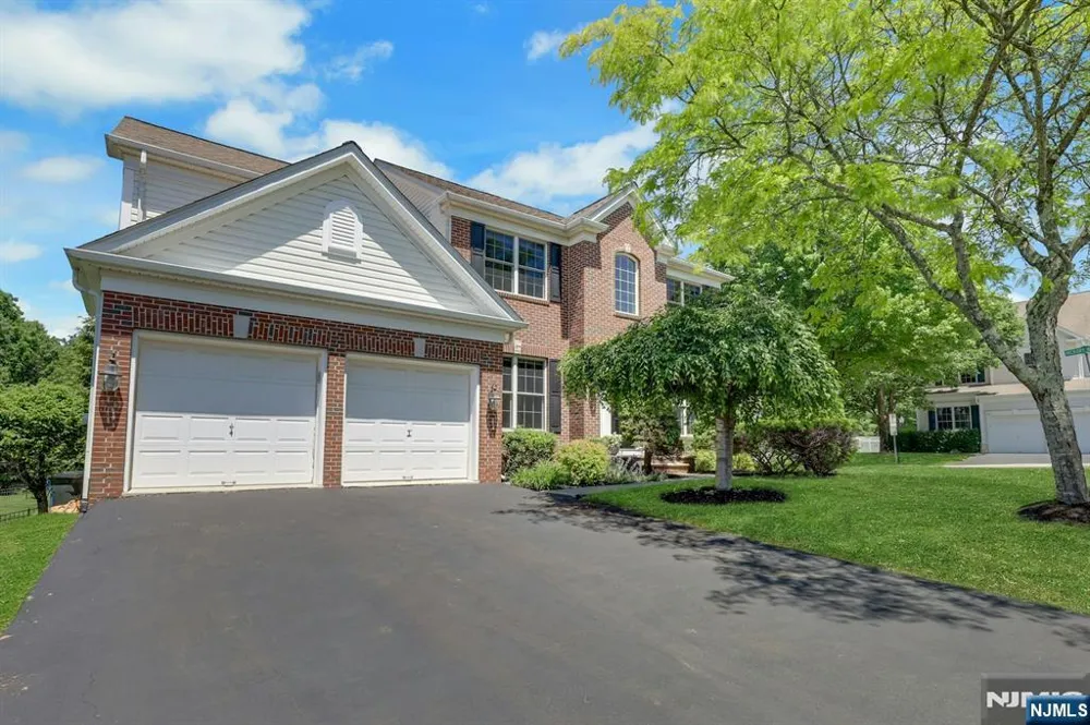 81 Lafayette Circle Totowa, NJ 07512
