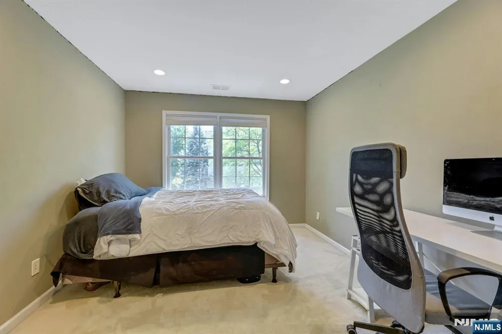 81 Lafayette Circle Totowa, NJ 07512