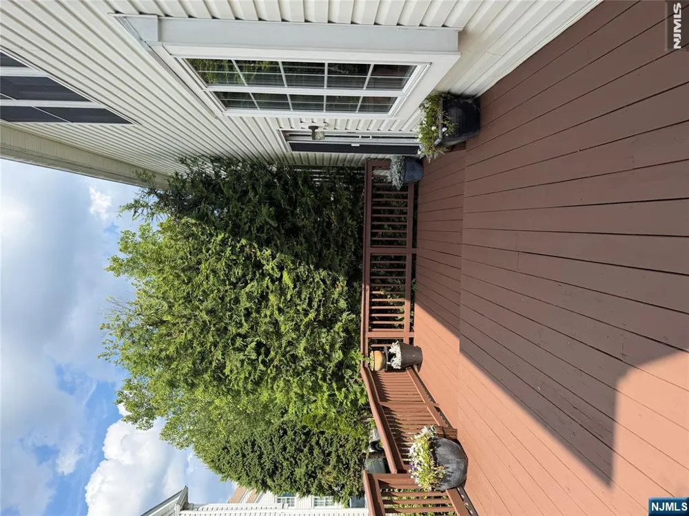 81 Lafayette Circle Totowa, NJ 07512