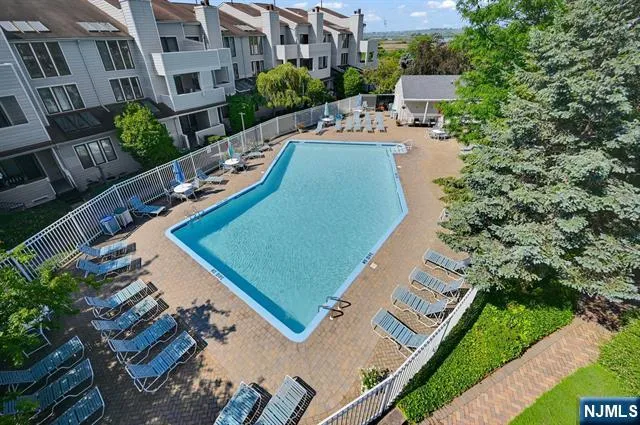 81 Lafayette Circle Totowa, NJ 07512