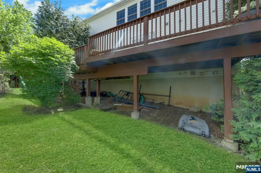 81 Lafayette Circle Totowa, NJ 07512