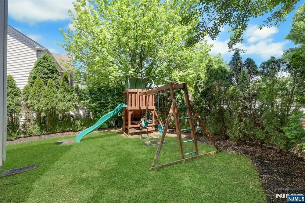 81 Lafayette Circle Totowa, NJ 07512