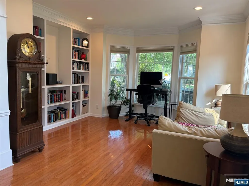 81 Lafayette Circle Totowa, NJ 07512