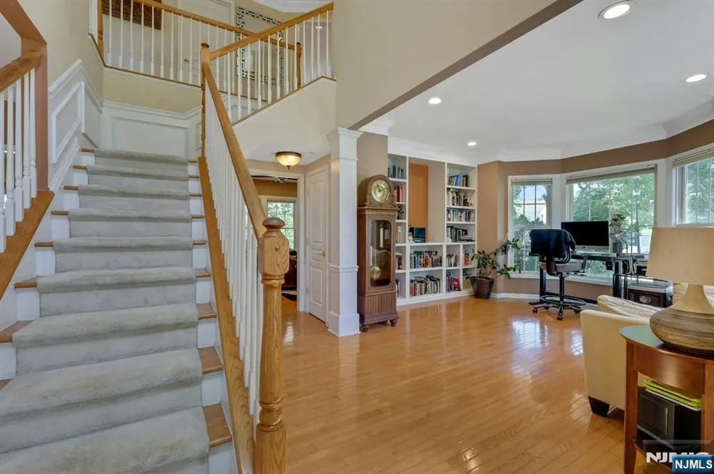 81 Lafayette Circle Totowa, NJ 07512