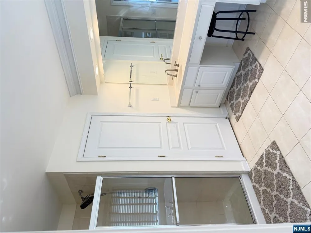 81 Lafayette Circle Totowa, NJ 07512