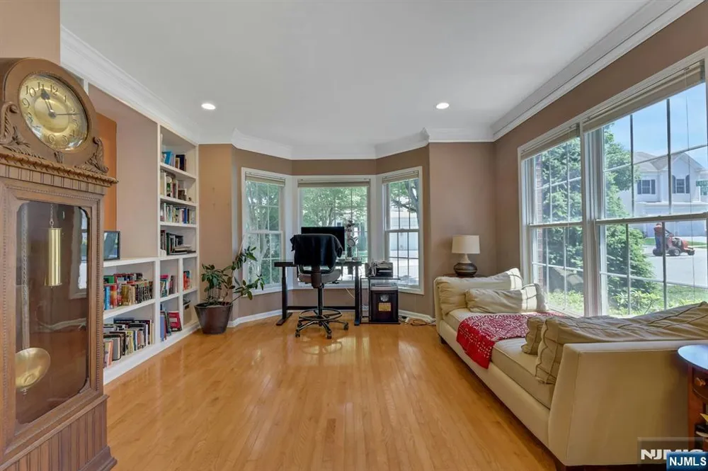 81 Lafayette Circle Totowa, NJ 07512