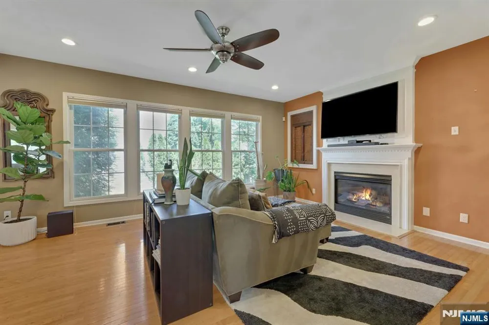 81 Lafayette Circle Totowa, NJ 07512