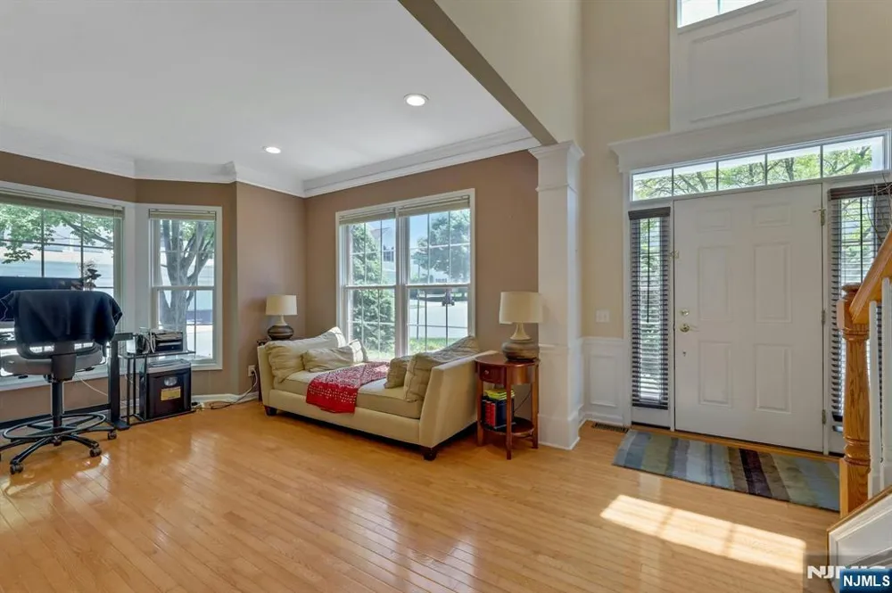 81 Lafayette Circle Totowa, NJ 07512