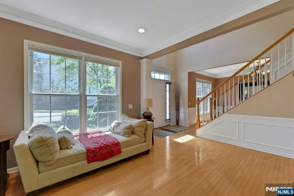 81 Lafayette Circle Totowa, NJ 07512