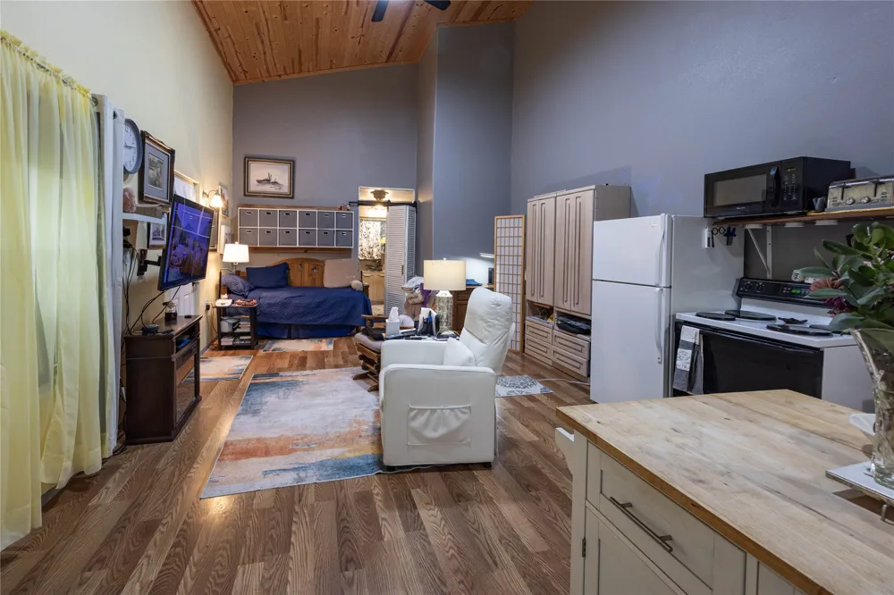 2525 S Rainbow Ranch Road Wimberley, TX 78676