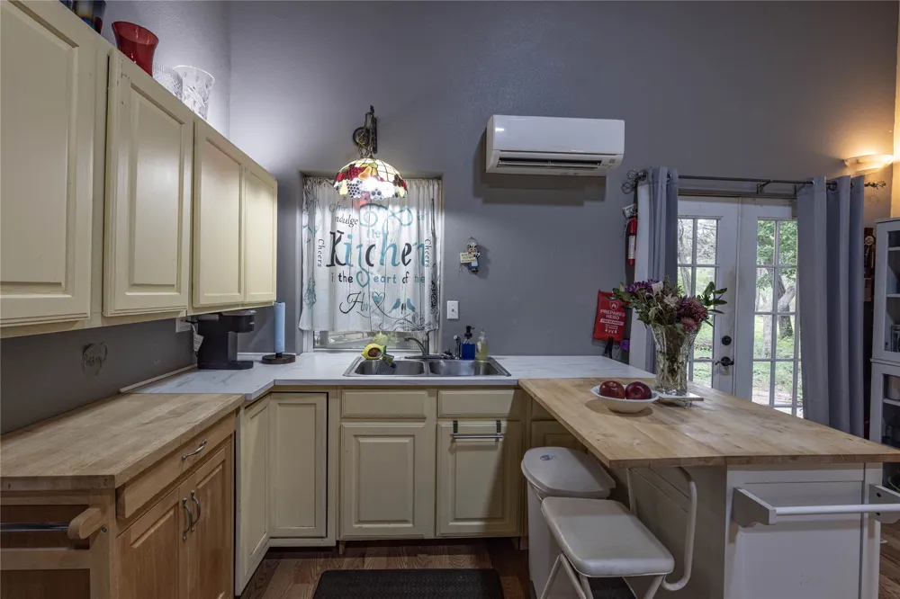2525 S Rainbow Ranch Road Wimberley, TX 78676