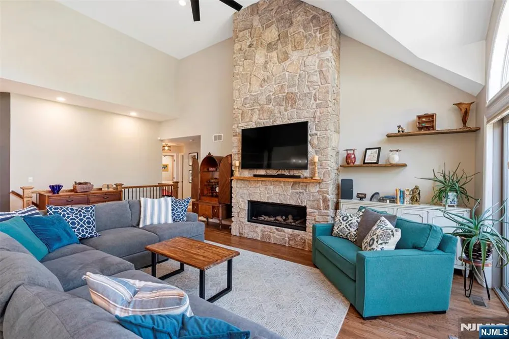 14 Wentworth Court Hamburg, NJ 07419