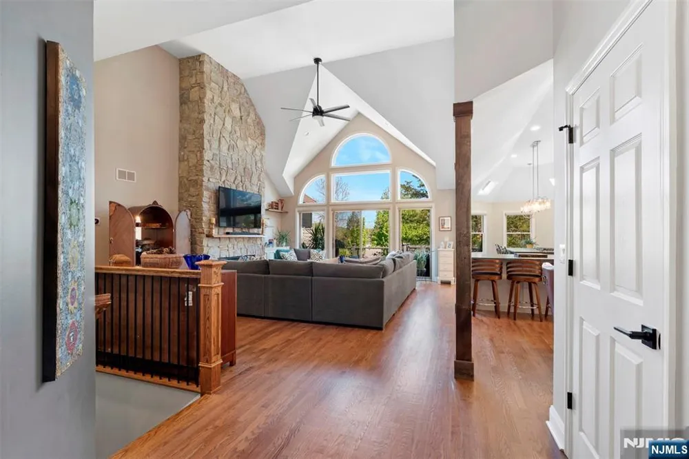 14 Wentworth Court Hamburg, NJ 07419