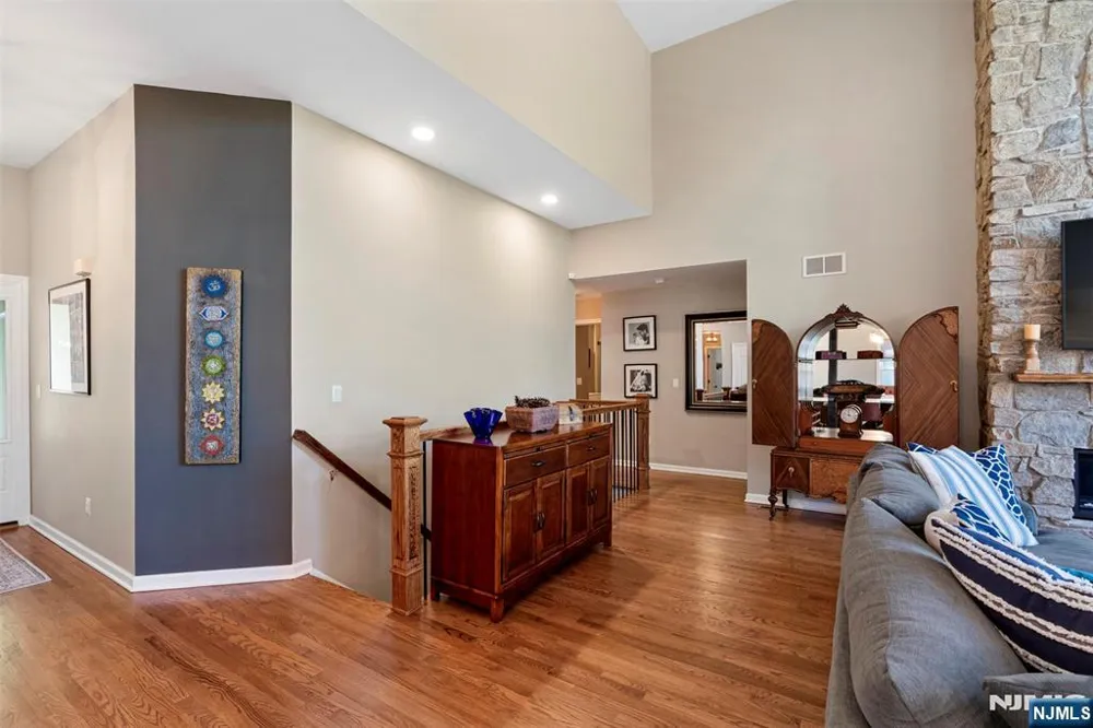 14 Wentworth Court Hamburg, NJ 07419