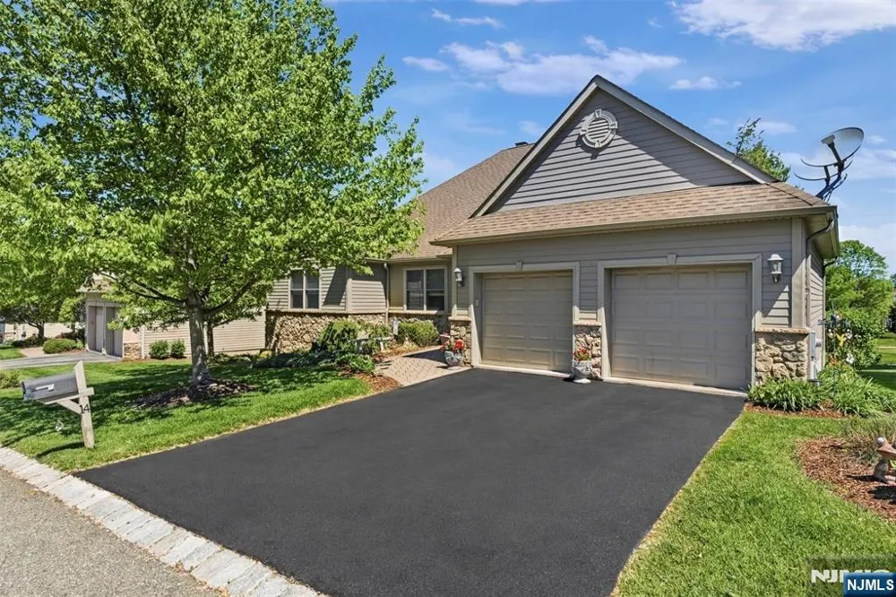 14 Wentworth Court Hamburg, NJ 07419