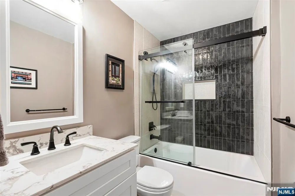 14 Wentworth Court Hamburg, NJ 07419