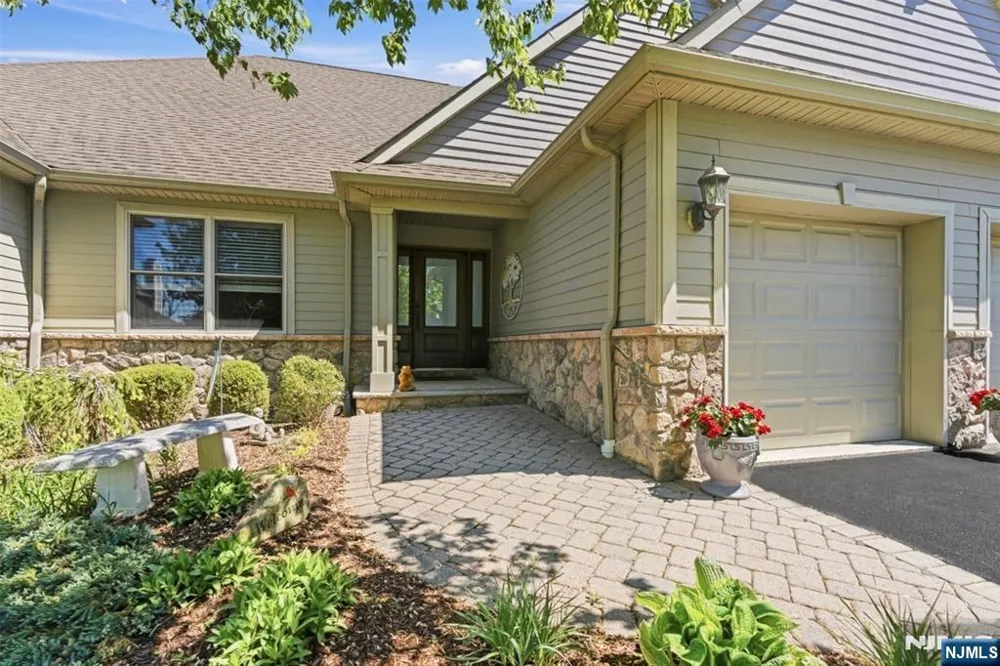 14 Wentworth Court Hamburg, NJ 07419