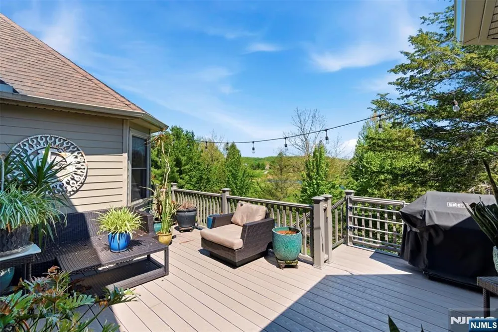 14 Wentworth Court Hamburg, NJ 07419