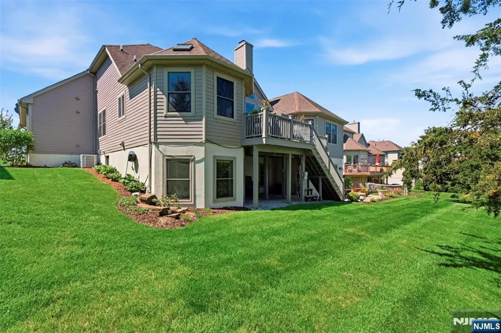 14 Wentworth Court Hamburg, NJ 07419