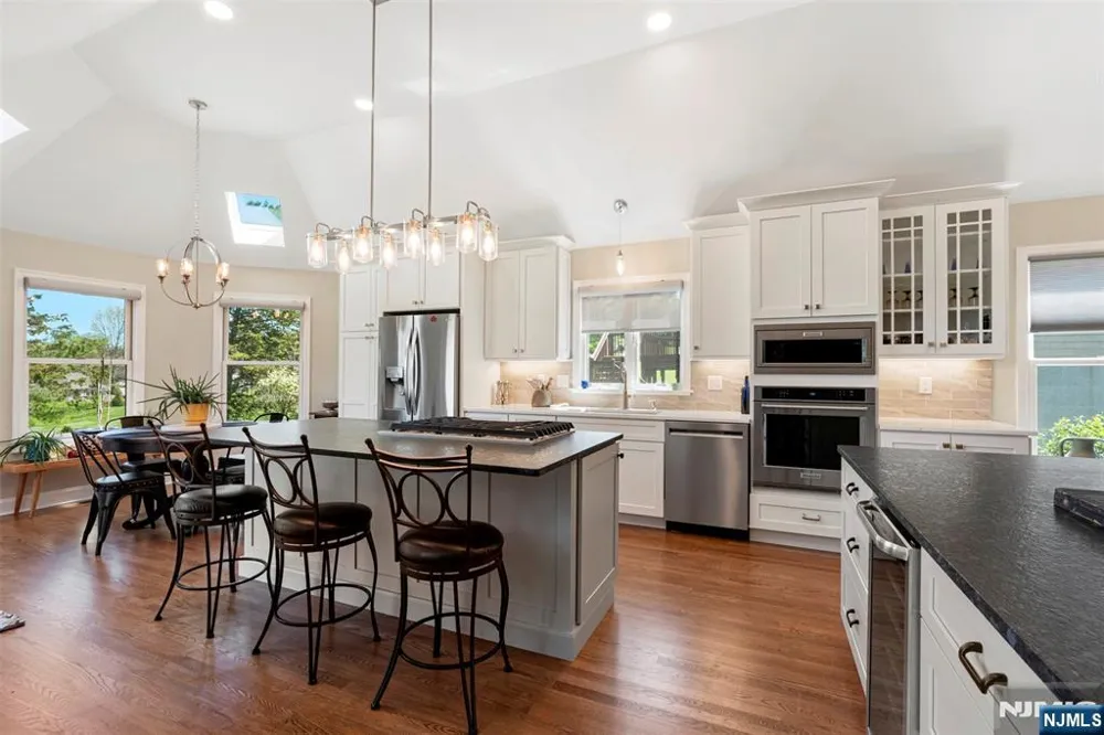 14 Wentworth Court Hamburg, NJ 07419