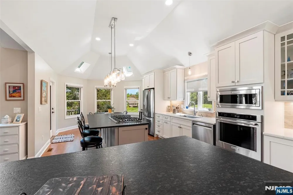 14 Wentworth Court Hamburg, NJ 07419
