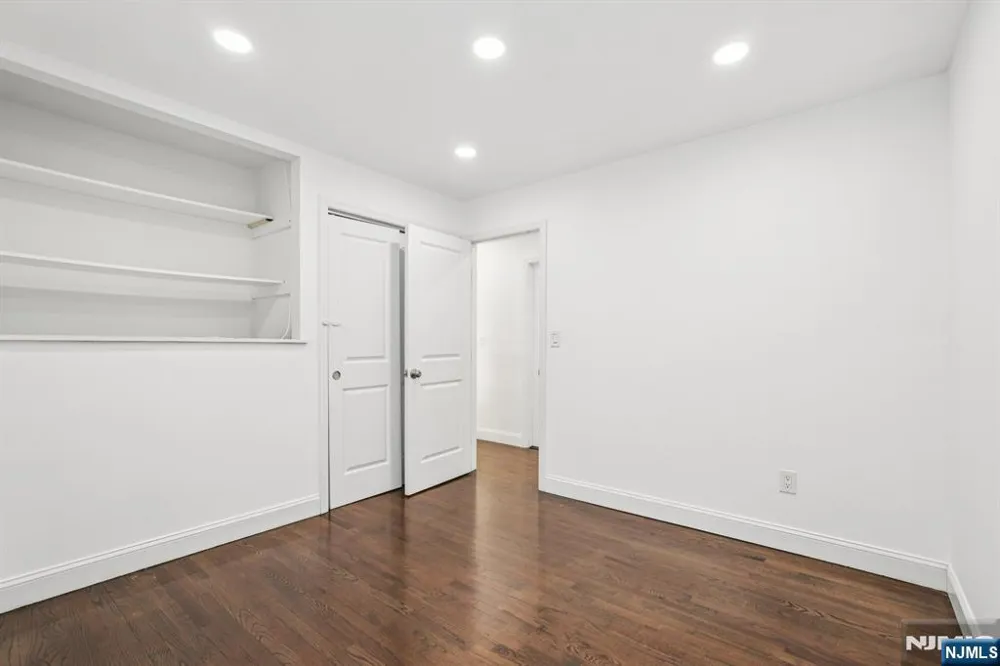 34 Oklahoma Trail Hopatcong, NJ 07843