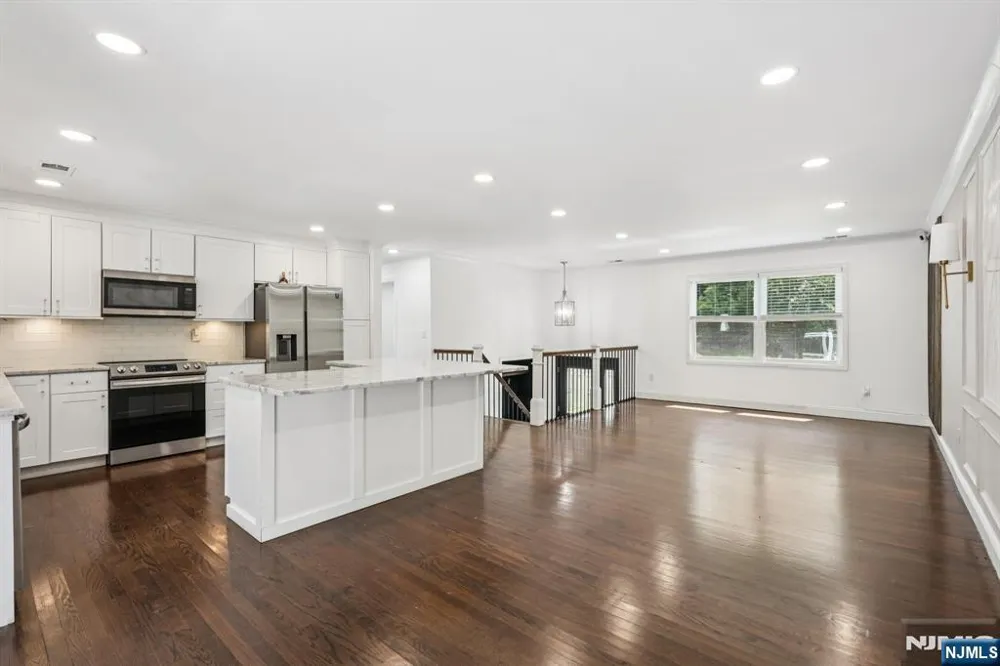 34 Oklahoma Trail Hopatcong, NJ 07843