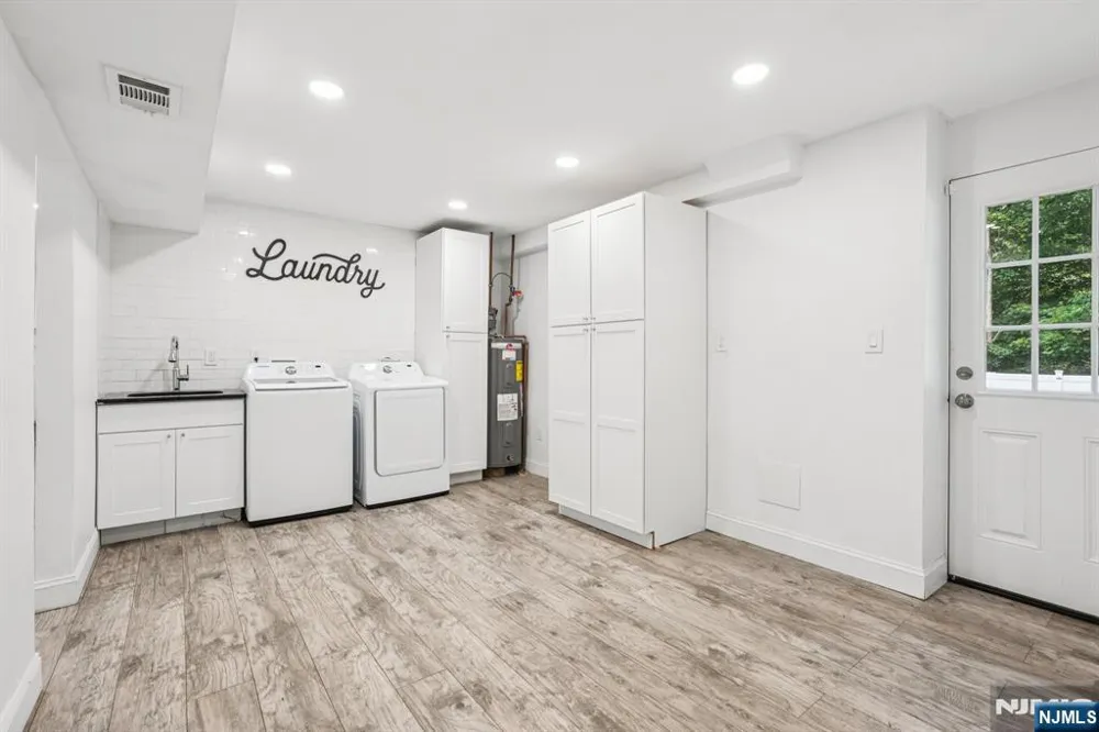 34 Oklahoma Trail Hopatcong, NJ 07843
