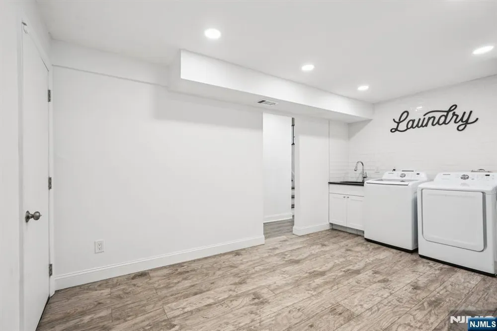 34 Oklahoma Trail Hopatcong, NJ 07843