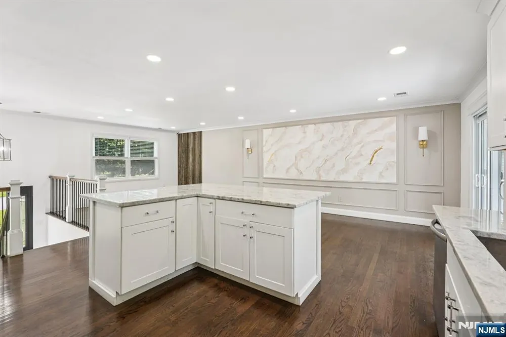 34 Oklahoma Trail Hopatcong, NJ 07843