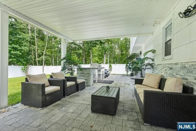 34 Oklahoma Trail Hopatcong, NJ 07843
