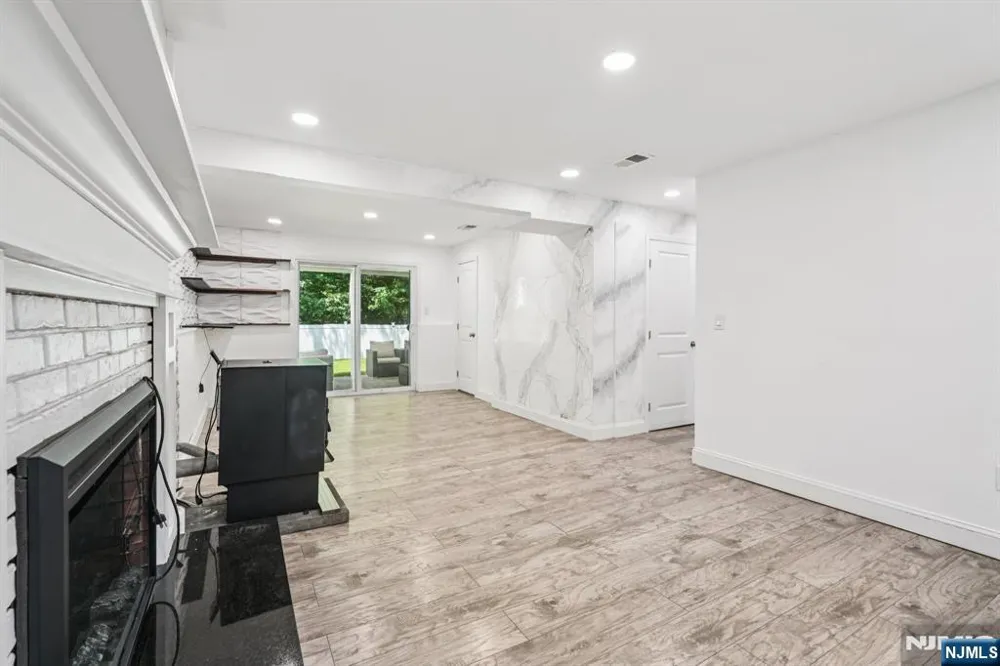 34 Oklahoma Trail Hopatcong, NJ 07843